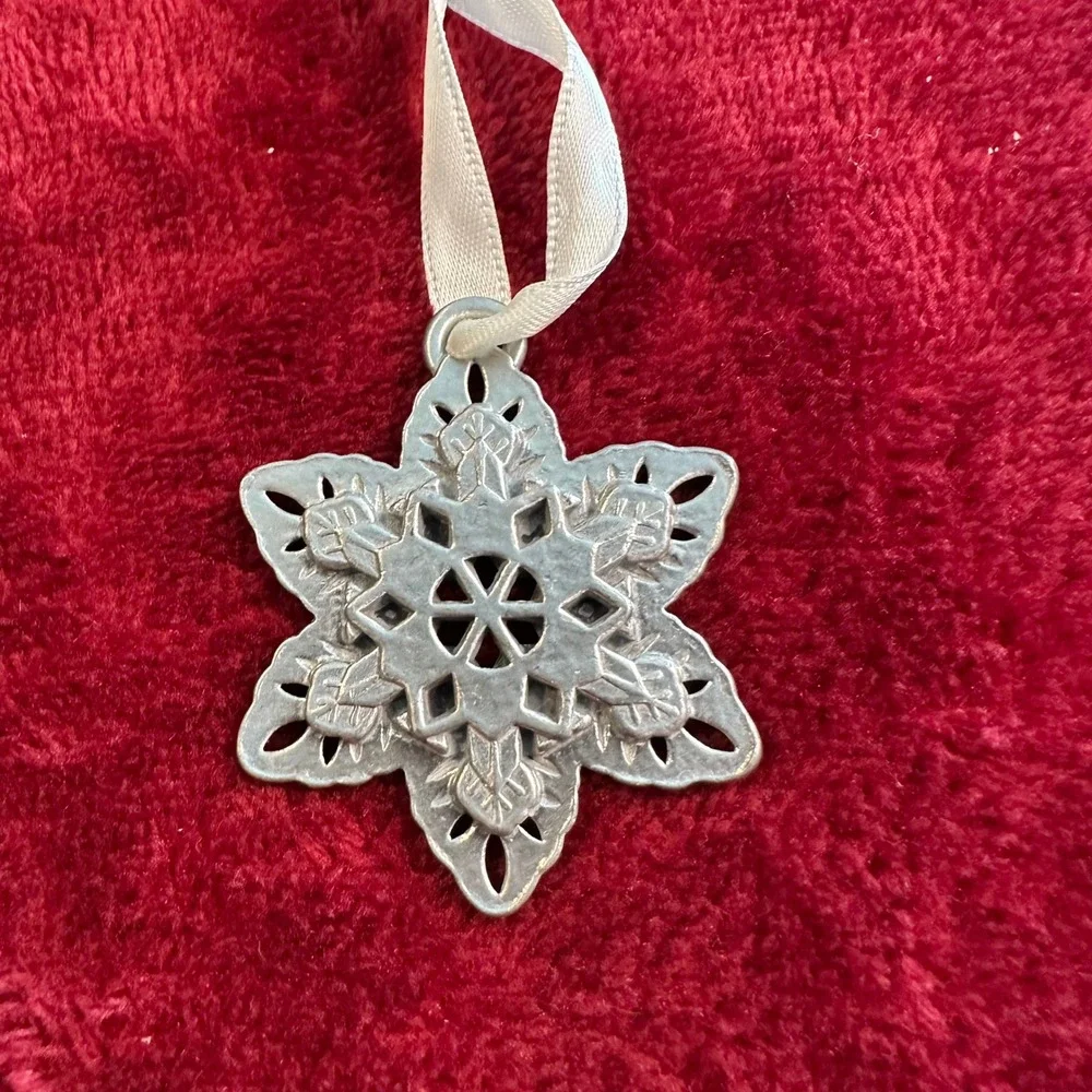 Silver Tone‎ Metal Snowflake Christmas Ornament Filigree Star Winter Holiday 2